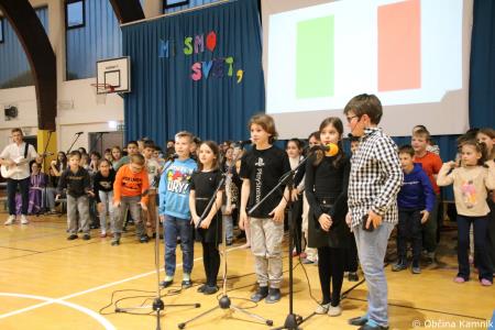 Otroci Osnovne šole Marije Vere Mi smo svet, mi smo otroci (66)